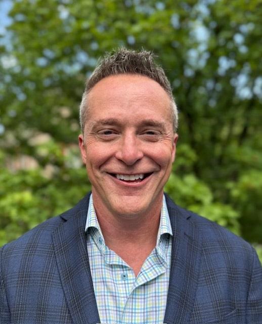 robin teets headshot 2025 min